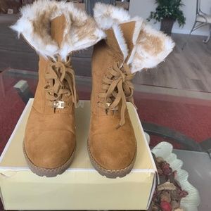 MICHAEL KORS CAMEL WINTER BOOTS